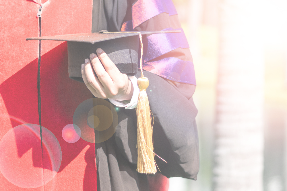 Advantages of online PhD degree for professionals in UAE Dubai Abu Dhabi